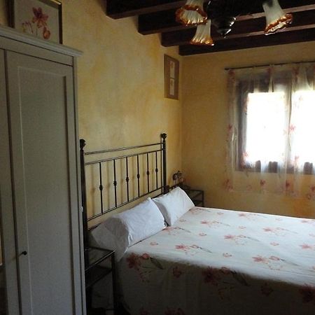 פראלחוס דה לאס טרוצ'אס Hotel Rural Los Quinones חדר תמונה